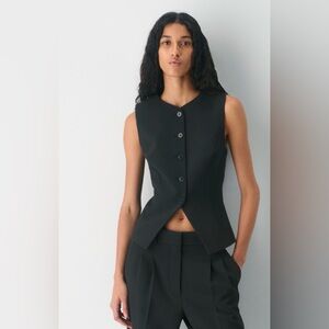 Aritzia Black Sleeveless Regal Vest size 2 # 1023